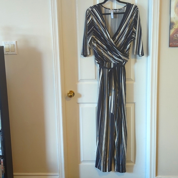 Emma & Michelle Navy Striped Jumpsuit Size XL - Picture 1 of 4